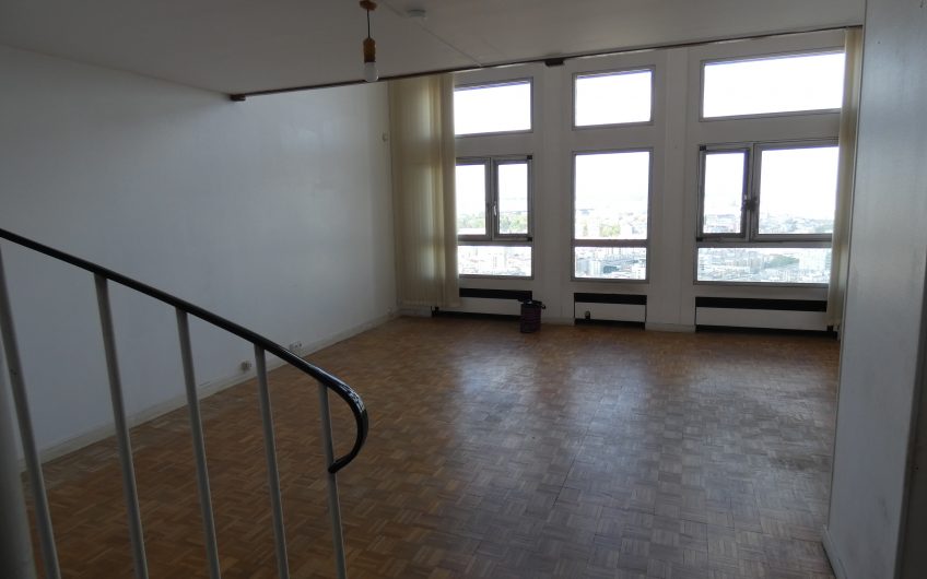 Face à la Butte-aux-Cailles, superbe duplex atypique – Paris 13ème