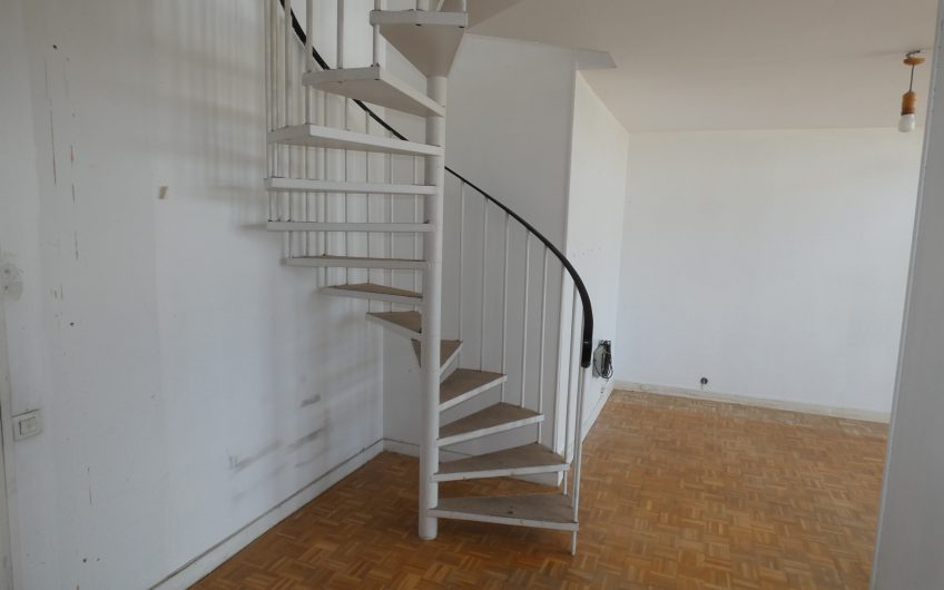 Face à la Butte-aux-Cailles, superbe duplex atypique – Paris 13ème