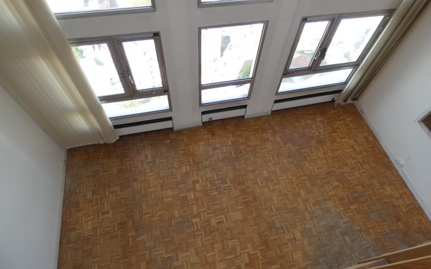 Face à la Butte-aux-Cailles, superbe duplex atypique – Paris 13ème