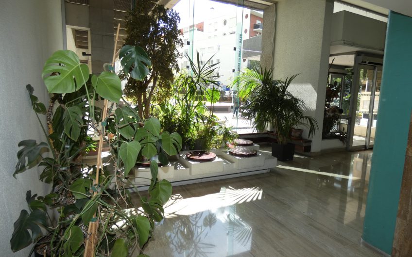 Face à la Butte-aux-Cailles, superbe duplex atypique – Paris 13ème