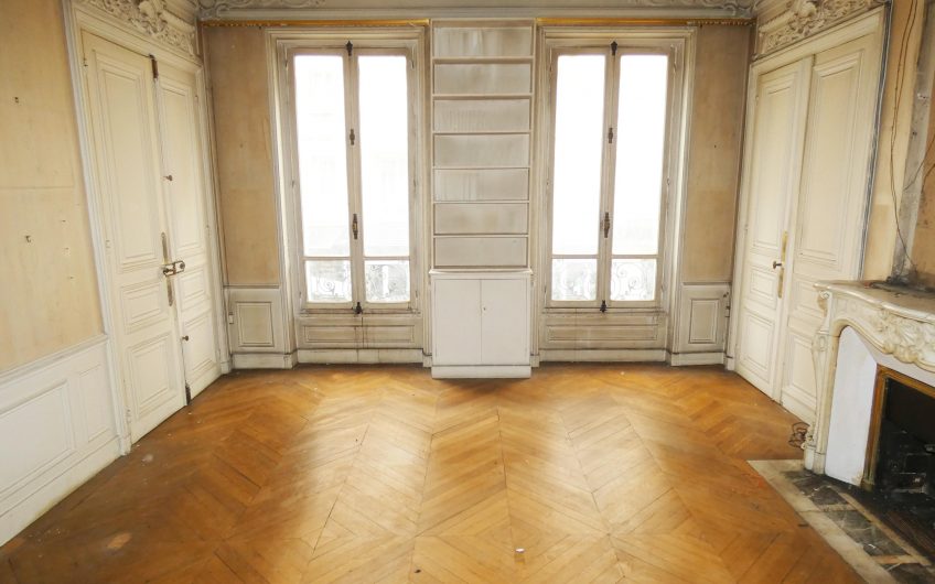 Appartement à rénover avec tout le cachet de l’ancien – Paris 15ème