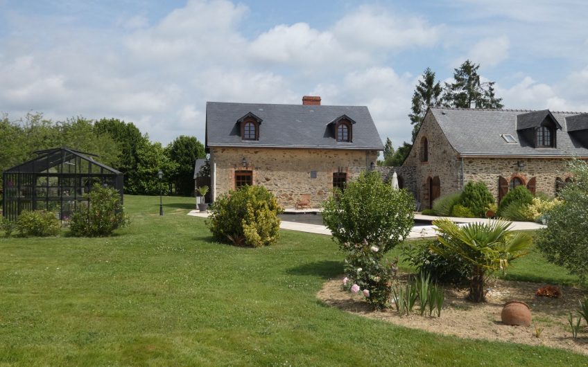 Et si vous aviez envie de changer d’air ? Superbe propriété sur plus de 4 hectares avec piscine et forêt