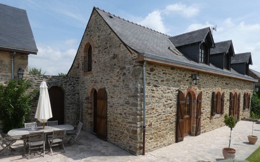 Et si vous aviez envie de changer d’air ? Superbe propriété sur plus de 4 hectares avec piscine et forêt