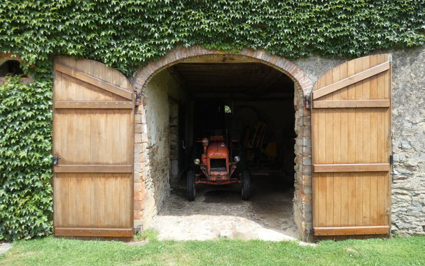 Et si vous aviez envie de changer d’air ? Superbe propriété sur plus de 4 hectares avec piscine et forêt