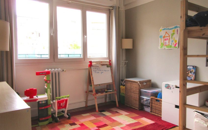 A vendre mairie du 15ème : superbe 3 pièces traversant.