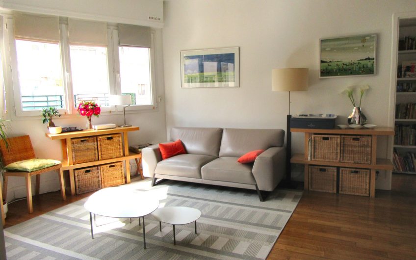 A vendre mairie du 15ème : superbe 3 pièces traversant.