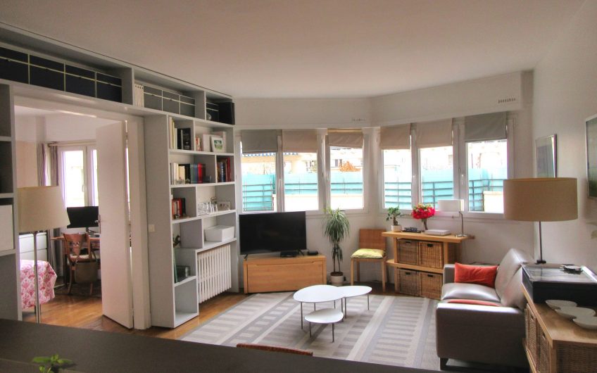 A vendre mairie du 15ème : superbe 3 pièces traversant.