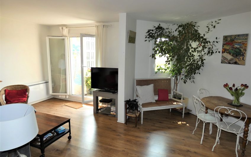 A vendre métro Mairie d’Issy : Appartement de 3-4 pièces au dernier étage – Issy-Les-Moulineaux