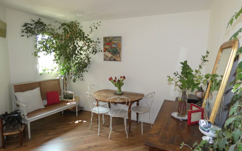 A vendre métro Mairie d’Issy : Appartement de 3-4 pièces au dernier étage – Issy-Les-Moulineaux