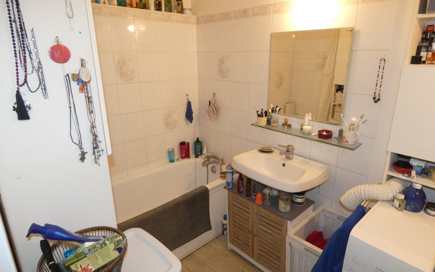 A vendre métro Mairie d’Issy : Appartement de 3-4 pièces au dernier étage – Issy-Les-Moulineaux